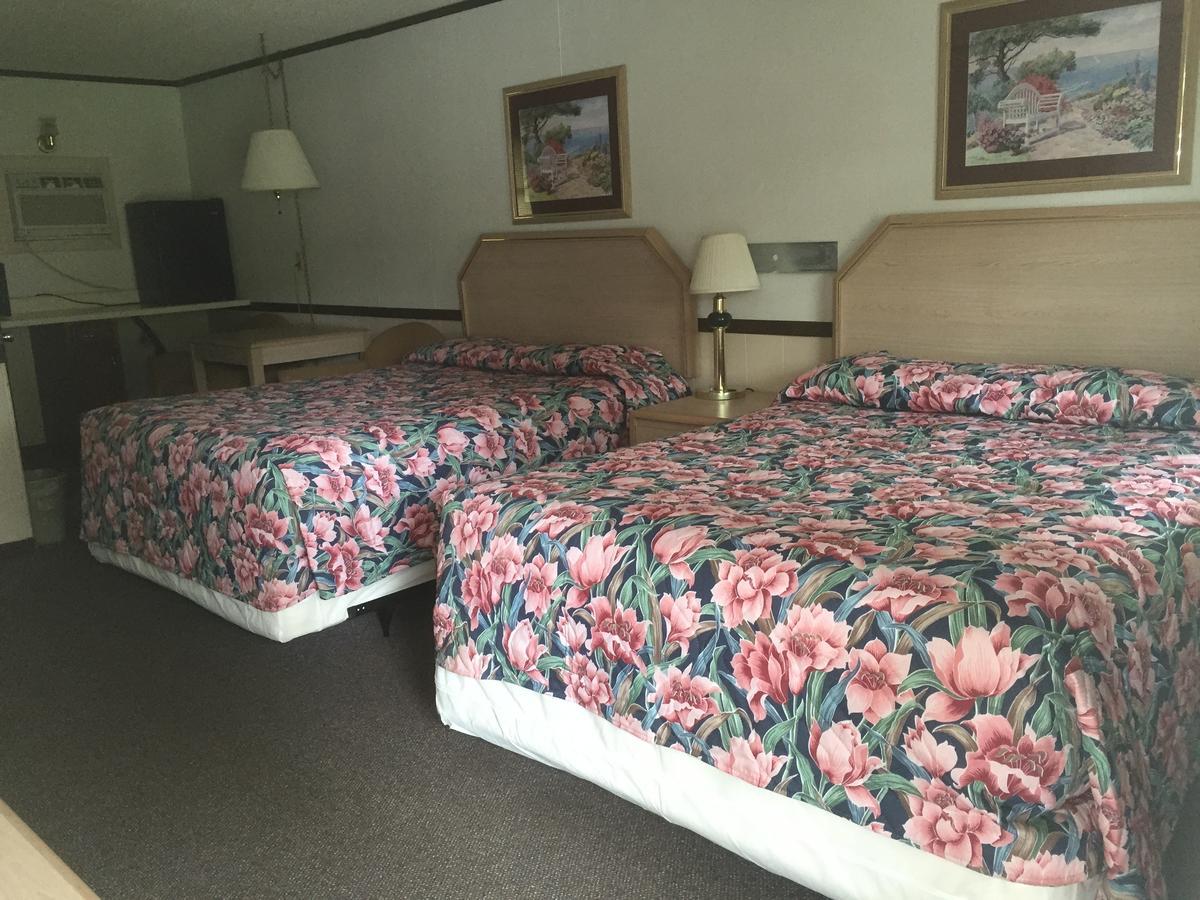 Twin Pine Motel Tipton Esterno foto