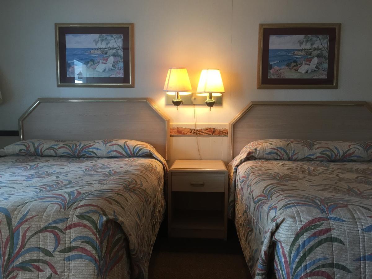 Twin Pine Motel Tipton Esterno foto