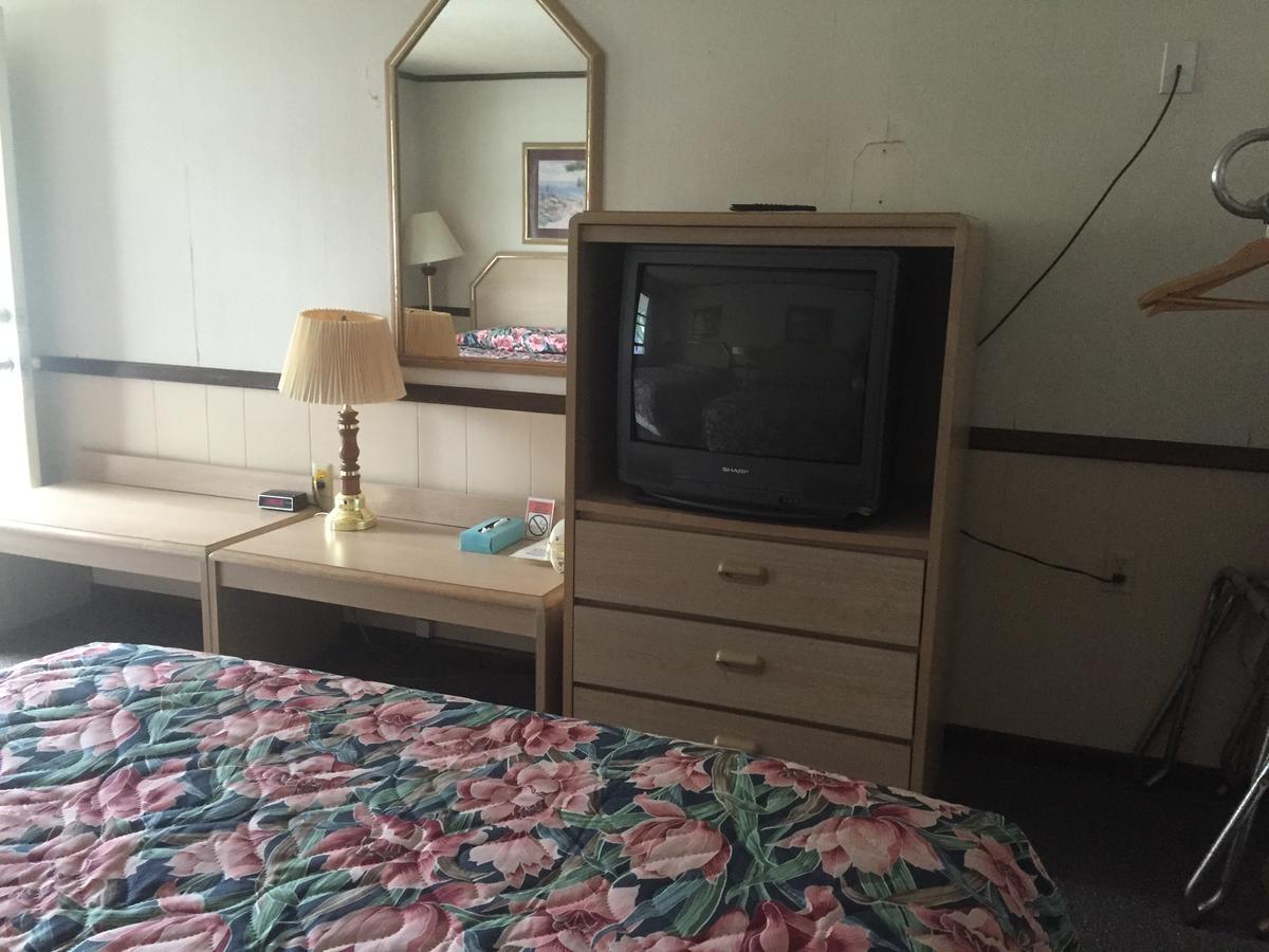 Twin Pine Motel Tipton Esterno foto