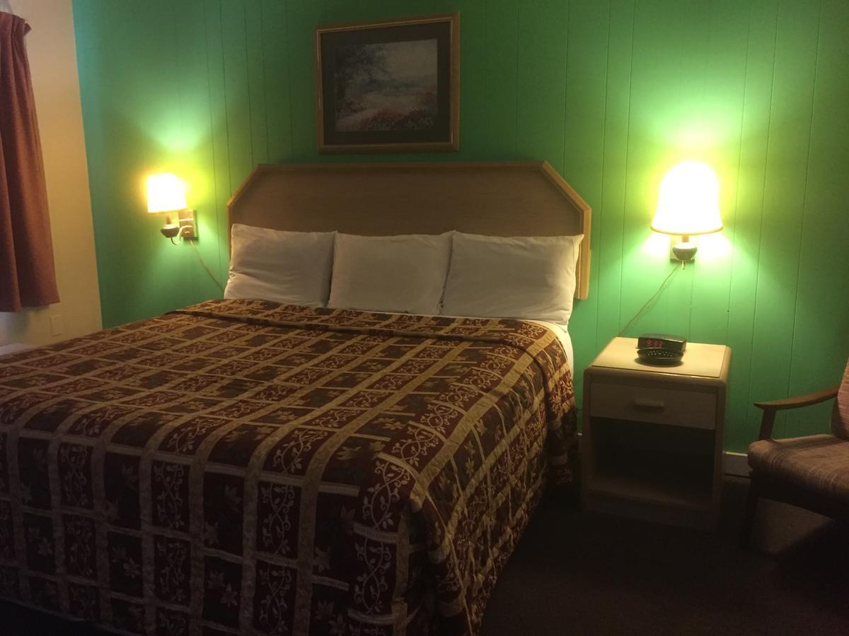 Twin Pine Motel Tipton Esterno foto